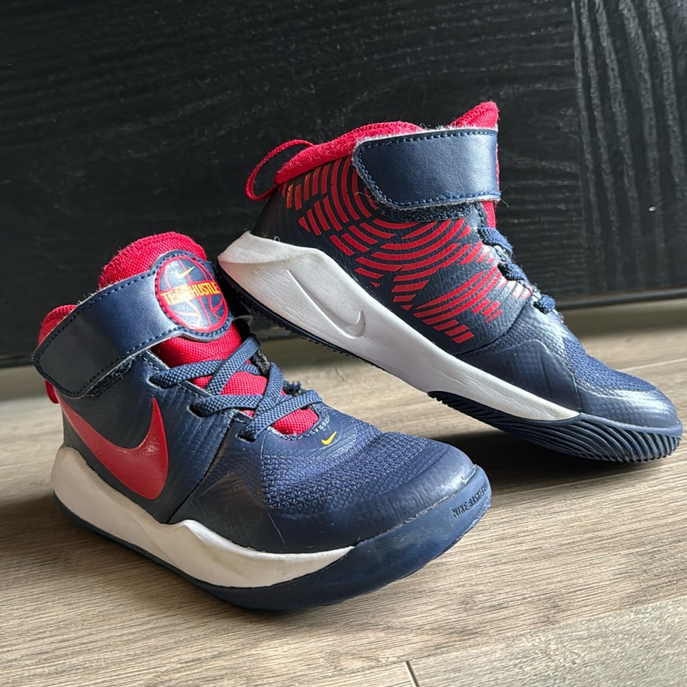 Nike TEAM HUSTLE Navy/Red Childs Hightop Sneakers NO TIE Velcro stretch & laces